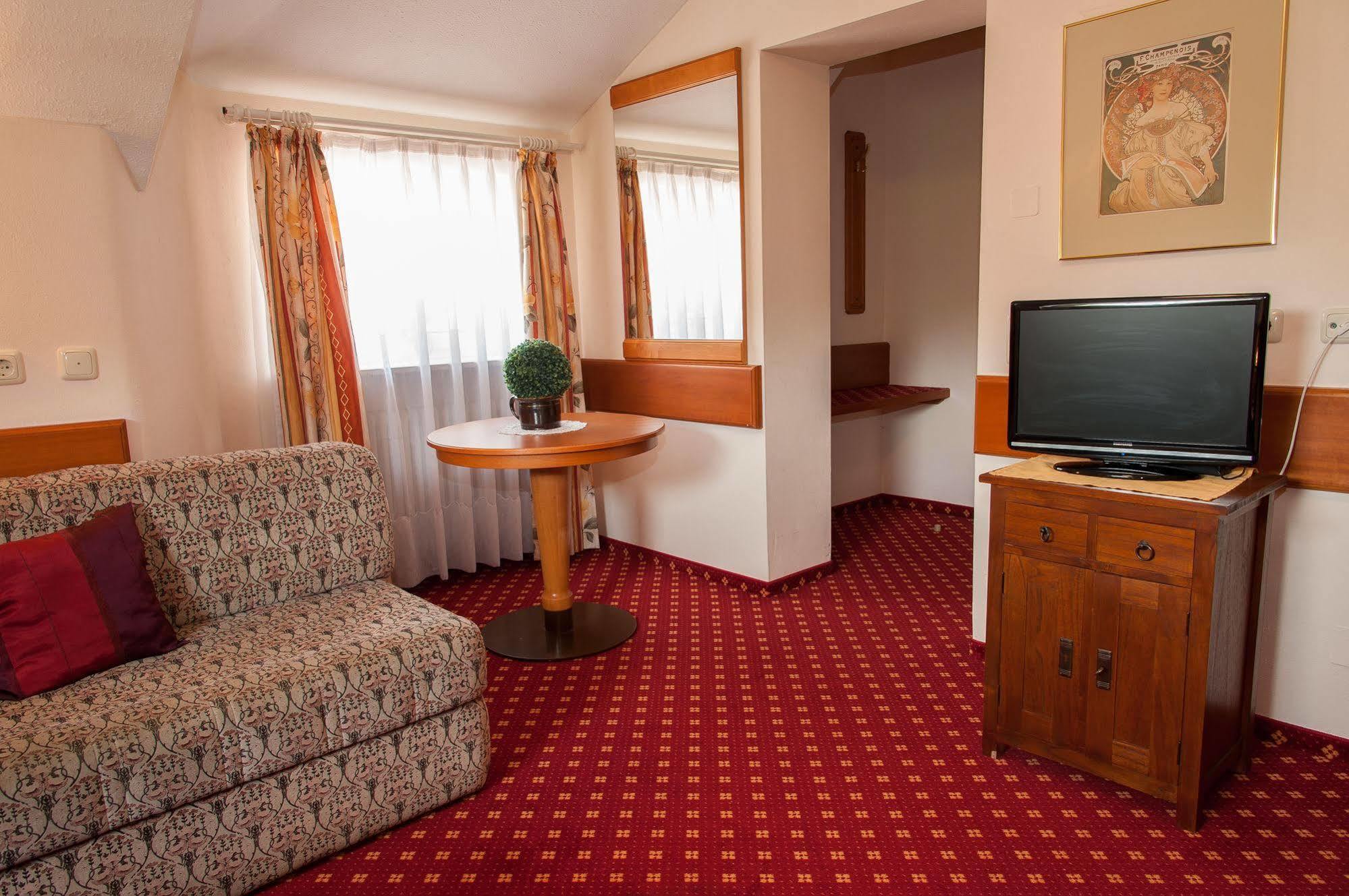 Parkhotel Bad Faulenbach ฟุสเซ่น ภายนอก รูปภาพ